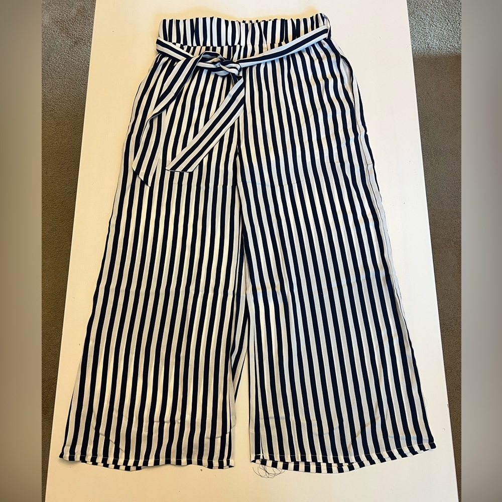 3/$15 🌺 NWT listicle pants